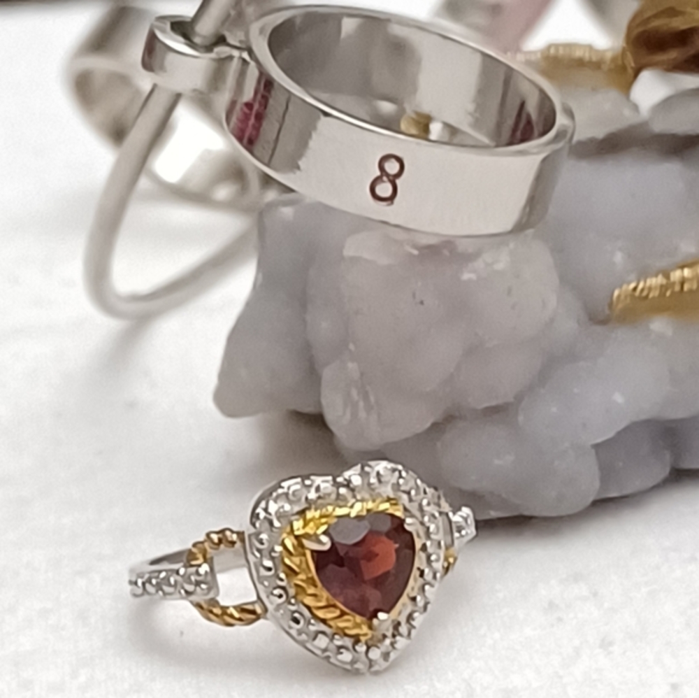 VINTAGE RSE STERLING SILVER HEART GARNET RING - Picture 2 of 10